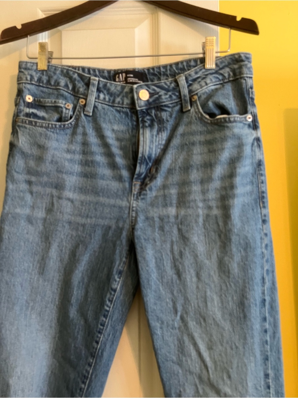 GAP Women's Light Wash High-Rise Straight Jeans